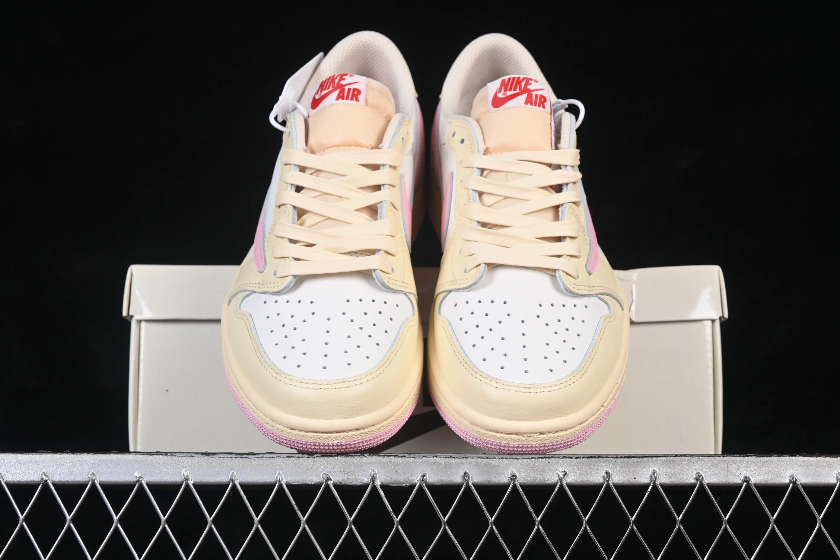 All categories Air Jordan Jordan series basketball shoes Air Jordan 1 Low Travis Scott x Air Jordan 1 Low OG AJ1 Joe 1 undercut low IQ7604-101